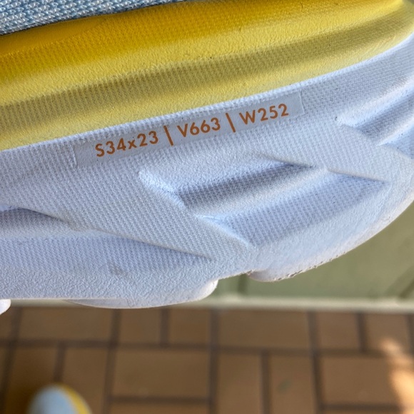 Hoka Blue Yellow Orange Bondi 8 Men’s 11 B Running Shoes Barely Worn! - Picture 6 of 7